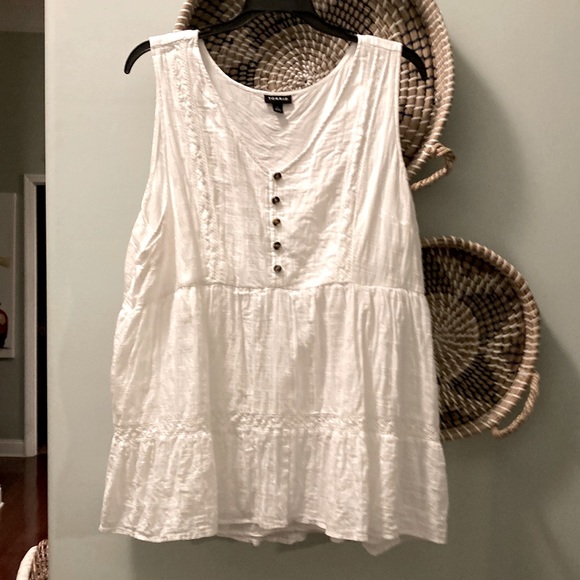 Tops - Sleeveless boho top